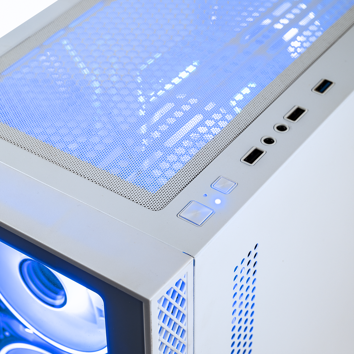 Close-up of the TITAN Pro+ Arctic top mesh panel and front ports